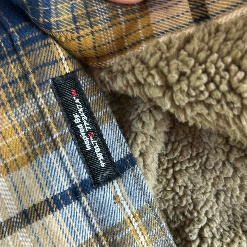 NWOT! Mens Sherpa Lined Blue & Gold Plaid Flannel Shacket Shirt Jacket